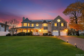 277 Clocks Blvd, Massapequa, NY 11758