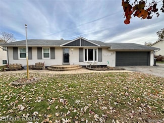 811 Los Arboles Dr, Wolverine Lake, MI 48390