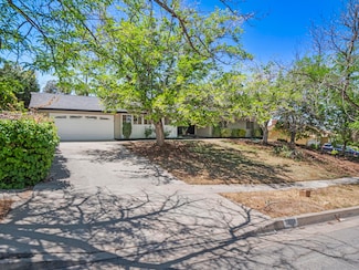38537 Desert View Dr, Palmdale, CA 93551