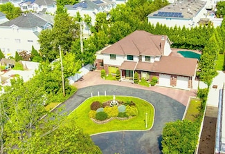 81 Sharrotts Rd, Staten Island, NY 10309