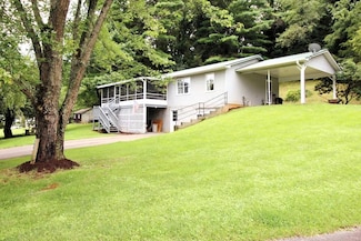 100 Blaine Rd, Franklin, NC 28734