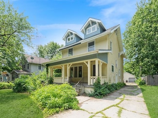 1236 43rd St, Des Moines, IA 50311
