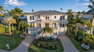 718 Key Royale Dr, Holmes Beach, FL 34217