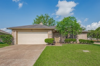 4511 Hunter Green Ct, Fresno, TX 77545
