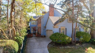 194 Charlevoix Ave, Grosse Pointe Farms, MI 48236