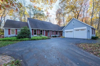 4809 Moorland Ct, Midland, MI 48640