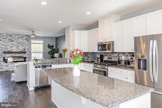 1106 Oakwood St, Fredericksburg, VA 22401