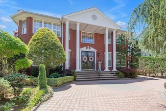 4 Point Crescent, Whitestone, NY 11357