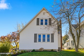 142 E Raymond St, van Wert, OH 45891