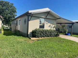 632 Lake Henry Dr, Winter Haven, FL 33881