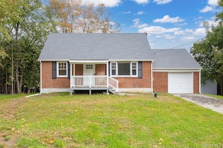 6 Morgan Cir, Hyde Park, NY 12538