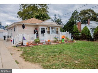 231 Printz Ave, Essington, PA 19029