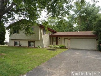 7641 7641 Edgewood Dr, Mounds View, MN 55112