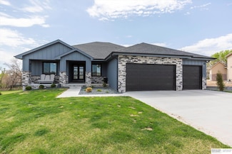 10423 S 166th Cir, Omaha, NE 68136