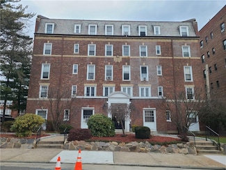 208 Centre Ave Unit 4B, New Rochelle, NY 10805
