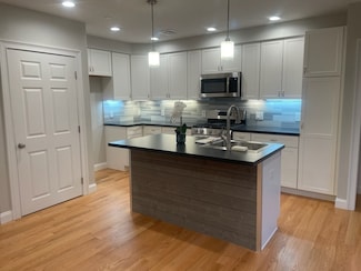 158 Hayden Rowe St Unit 4, Hopkinton, MA 01748