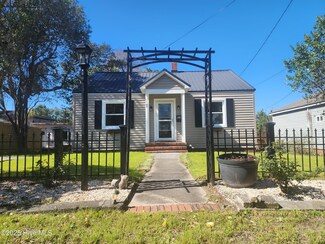 2090 Burnett Blvd, Wilmington, NC 28401