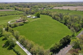 3235 Cole Hollow Rd, Pekin, IL 61554