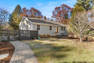 35 Willard St, Wareham, MA 02571