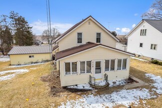 112 1st St, Friesland, WI 53935