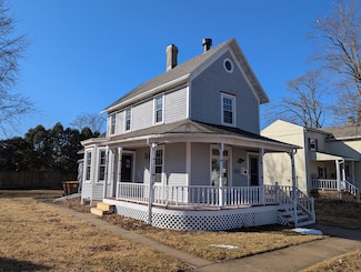329 W Chestnut St, Freeport, IL 61032