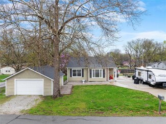 508 S 7th St, Louisburg, KS 66053