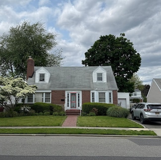 61 Gateway, Rockville Centre, NY 11570