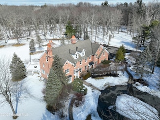 261 Bender Ln, Glenmont, NY 12077