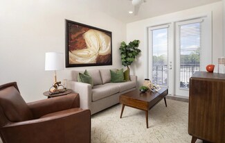 1690 North Loop Unit 207, Houston, TX 77009