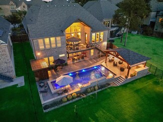 1221 Falcon Dr, Grapevine, TX 76051