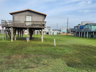 1218 Middle Dr, Surfside Beach, TX 77541