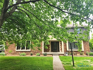 725 Ashbury Dr, Perrysburg, OH 43551