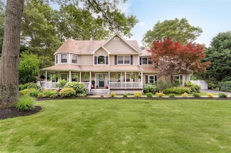 34 N Country Rd, Shoreham, NY 11786