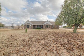 2303 Lakewood Dr, Chickasha, OK 73018