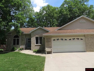 1540 Pleasant View Dr, North Mankato, MN 56003
