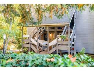 4610 Lower Dr, Lake Oswego, OR 97035