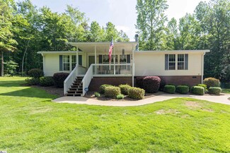 560 Fortenberry Rd, Woodruff, SC 29388