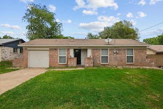 666 Lazy River Dr, Duncanville, TX 75116