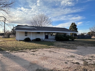 314 Morgan St, Tye, TX 79563