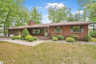 9017 Clam Lake Rd, Bellaire, MI 49615