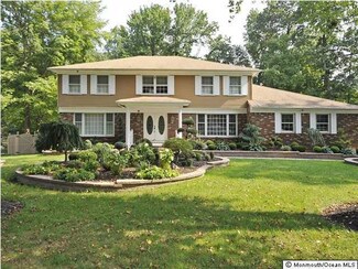 4 Terence Dr, Manalapan, NJ 07726