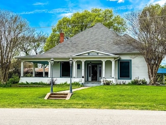 221 N Mount St, Fairfield, TX 75840