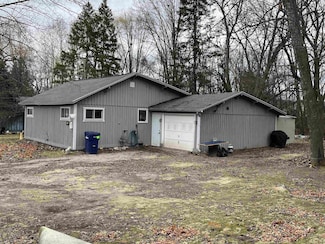 447 W Oak St, Harrison, MI 48625