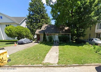 21 Columbus Ave, Lakewood, NJ 08701