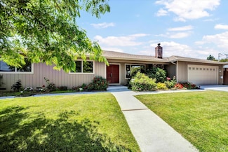 4389 Hessel Ct, Sebastopol, CA 95472