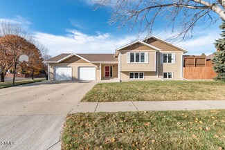 514 W Wachter Ave, Bismarck, ND 58504