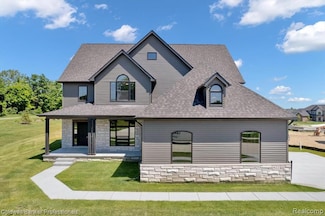622 Westlake Ave, Oxford, MI 48371