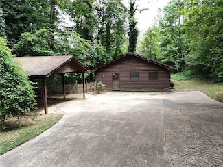 418 Honeysuckle Ln, Stockbridge, GA 30281