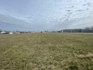 2 Pine Dr, Martinsville, IN 46151