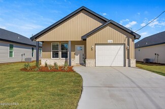 1215 7th St, Southport, FL 32409